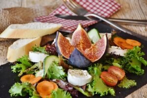 Salada saudável para emagrecimento fácil, com ingredientes leves e nutritivos