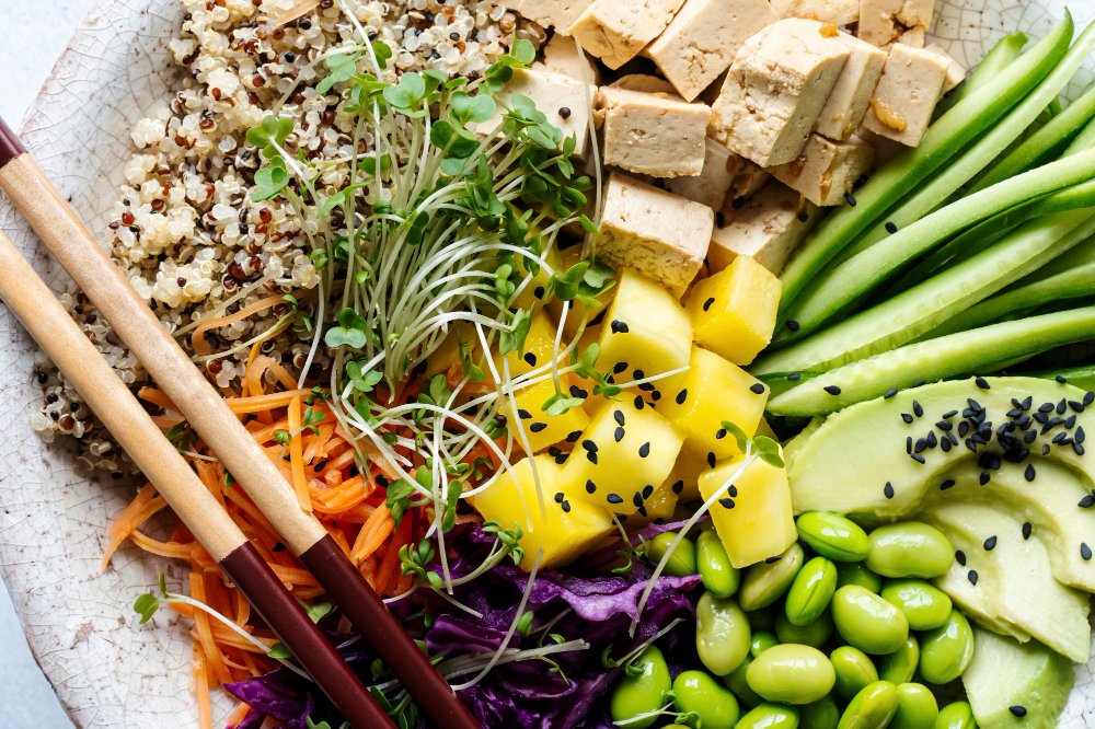 Superalimentos como chia, abacate e chá verde são poderosos aliados no emagrecimento saudável